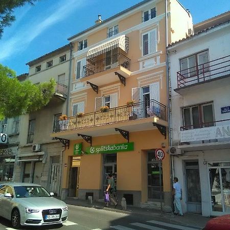 Apartment Sandra 2+2 *** ซริกเวนิซา ภายนอก รูปภาพ