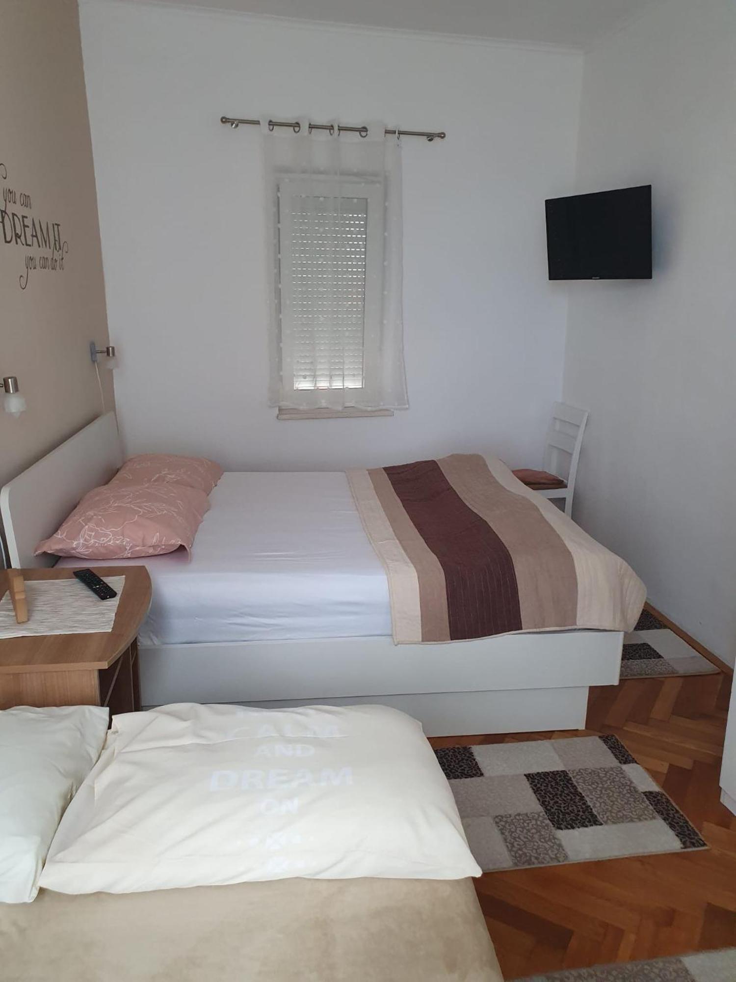 Apartment Sandra 2+2 *** ซริกเวนิซา ภายนอก รูปภาพ