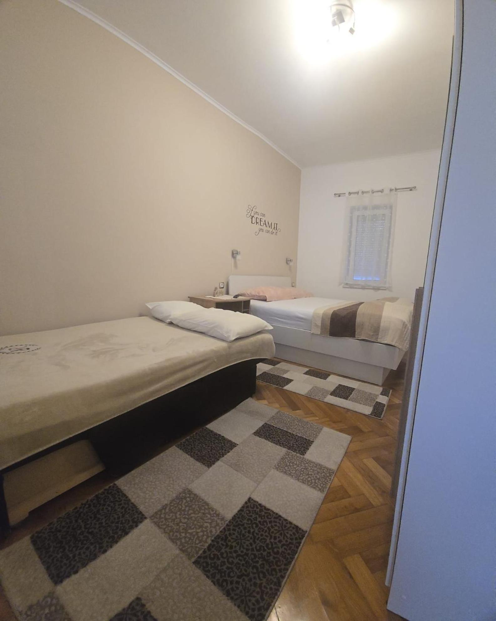 Apartment Sandra 2+2 *** ซริกเวนิซา ภายนอก รูปภาพ