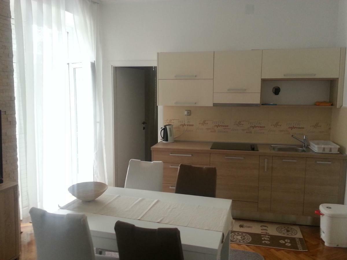 Apartment Sandra 2+2 *** ซริกเวนิซา ภายนอก รูปภาพ